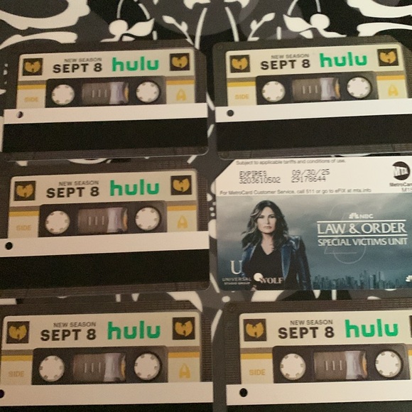 Hulu's Wu-Tang Metrocard - WU TANG - with bonus Collectible Item - Picture 5 of 6